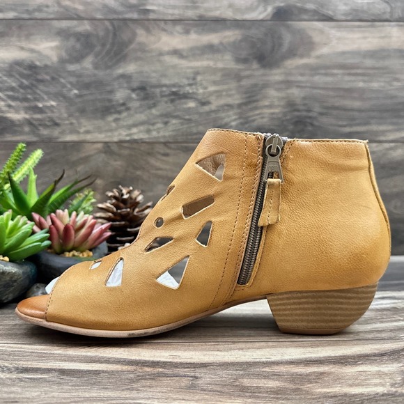NIB Miz Mooz Current 38 7.5-8 Tan Leather Open Toe Cutout Heeled Sandal Wheat - Picture 6 of 12